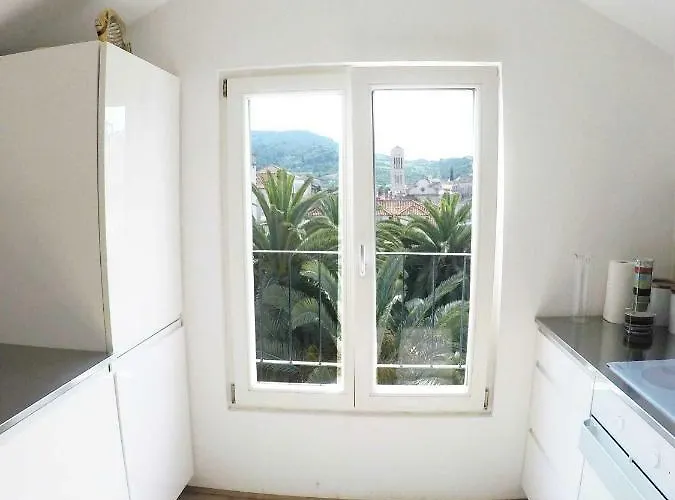 Апартаменти Hvar Attic Modern Design - Town Center With A Great View Хвар